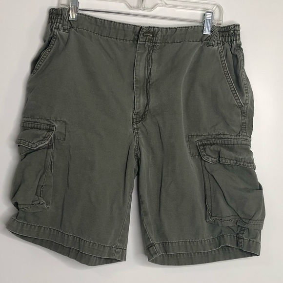 IZOD MENS ARMY GREEN CARGO STYLE  100% COTTON SHORTS #37 - Picture 1 of 7